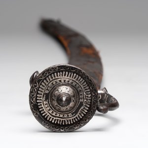A fine Mughal silver-damascened tulwar with scabbard, India, 19th C. — photo 5