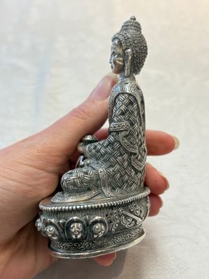 A fine Nepalese silver Buddha, 20th C. — 照片 2