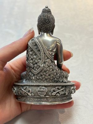 A fine Nepalese silver Buddha, 20th C. — 照片 3
