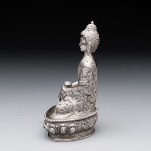 A fine Nepalese silver Buddha, 20th C. — 照片 3