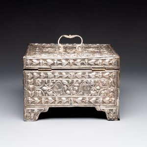 A fine Ottoman scent casket with floral relief silver panels, 19th C. — photo 5