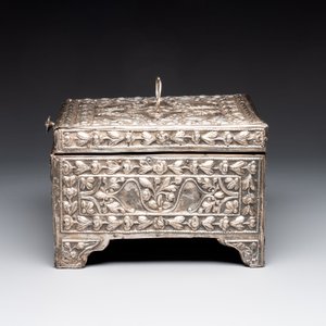 A fine Ottoman scent casket with floral relief silver panels, 19th C. — photo 6