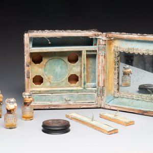 A fine Ottoman scent casket with floral relief silver panels, 19th C. — photo 7