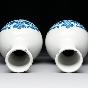 A fine pair of blue and white Dutch Delft pharmacy bottles, 18th C. — photo 5