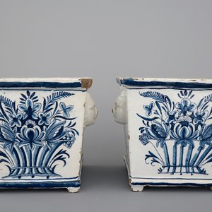 A fine pair of Brussels faience blue and white square flower pots, 18th C. — photo 3