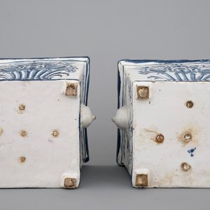 A fine pair of Brussels faience blue and white square flower pots, 18th C. — photo 7