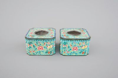 A fine pair of Canton enamel ink wells, 19th C.