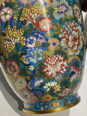 A fine pair of Chinese cloisonné 'millefleurs' vases, workshop mark of De Cheng, Beijing, 2nd half 19th C. — photo 6