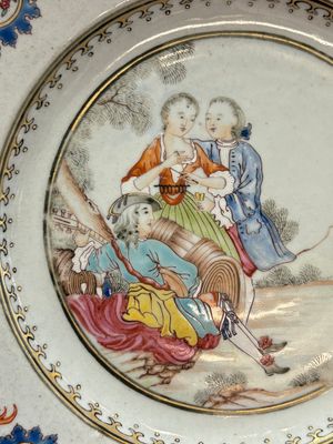 A fine pair of Chinese famille rose 'Autumn' plates with troubadours, Qianlong — photo 7
