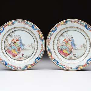 A fine pair of Chinese famille rose 'Autumn' plates with troubadours, Qianlong — photo 1