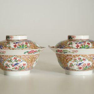 A fine pair of Chinese famille rose bowls and covers, Yongzheng — 照片 18