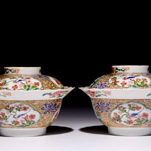 A fine pair of Chinese famille rose bowls and covers, Yongzheng — 照片 4