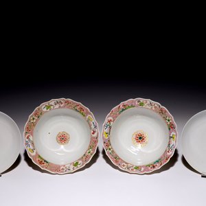 A fine pair of Chinese famille rose bowls and covers, Yongzheng — 照片 5