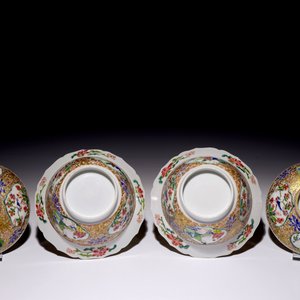 A fine pair of Chinese famille rose bowls and covers, Yongzheng — 照片 6
