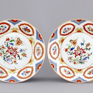 A fine pair of Chinese famille rose export plates, Yongzheng, 1722-1735 — photo 1