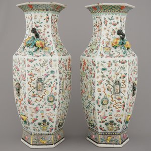 A fine pair of Chinese famille rose relief-decorated hexagonal vases, 19th C. — 照片 4