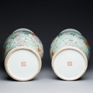 A fine pair of Chinese famille rose vases with a musician playing the qin, Qianlong mark, Republic — 照片 6