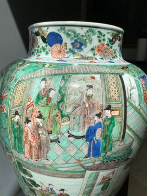 A fine pair of large Chinese famille verte vases and covers, Kangxi — photo 19