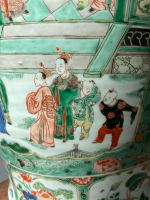 A fine pair of large Chinese famille verte vases and covers, Kangxi — photo 25