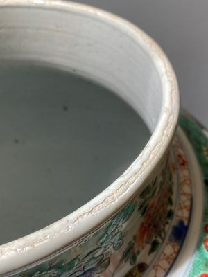 A fine pair of large Chinese famille verte vases and covers, Kangxi — photo 29