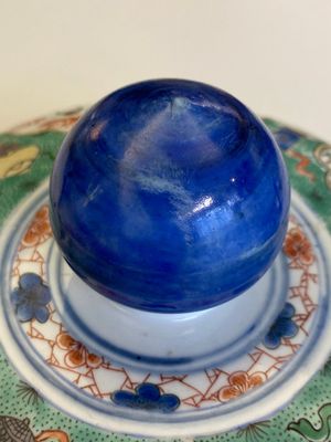 A fine pair of large Chinese famille verte vases and covers, Kangxi — photo 45