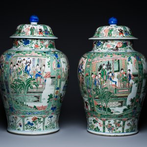 A fine pair of large Chinese famille verte vases and covers, Kangxi — photo 3