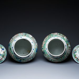 A fine pair of large Chinese famille verte vases and covers, Kangxi — photo 5