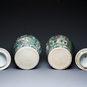 A fine pair of large Chinese famille verte vases and covers, Kangxi — photo 6