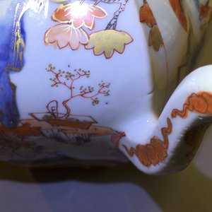 A fine pair of large Chinese Imari style teapots and covers, Kangxi — photo 13