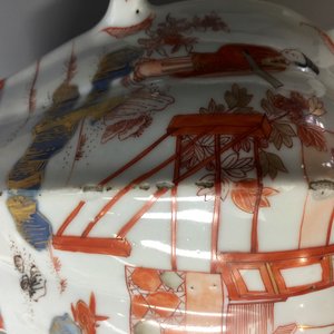 A fine pair of large Chinese Imari style teapots and covers, Kangxi — photo 7