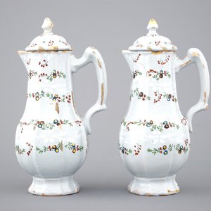 A fine pair of polychrome French faience jugs and cover, 18th C. — 照片 2