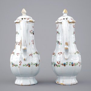 A fine pair of polychrome French faience jugs and cover, 18th C. — 照片 3