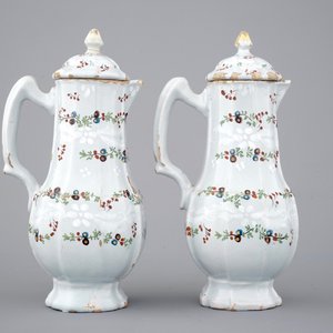 A fine pair of polychrome French faience jugs and cover, 18th C. — 照片 4