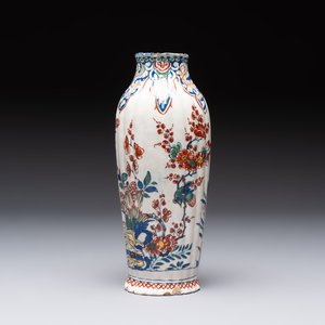 A fine polychrome Dutch Delft cashmere palette ribbed vase with birds among flowering branches, early 18th C. — photo 5