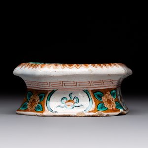 A fine polychrome Dutch Delft doré 'good shepherd' salt, 18th C. — photo 5