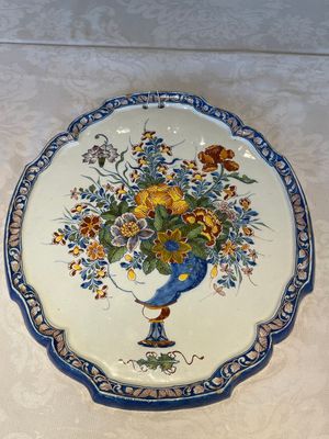 A fine polychrome Dutch Delft 'flower vase' plaque, 18th C. — photo 1