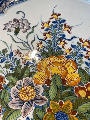 A fine polychrome Dutch Delft 'flower vase' plaque, 18th C. — photo 2