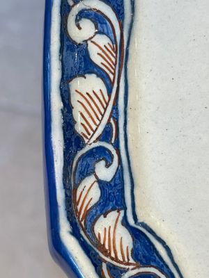 A fine polychrome Dutch Delft 'flower vase' plaque, 18th C. — photo 5