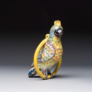 A fine polychrome Dutch Delft model of a parrot on a ring — 照片 1