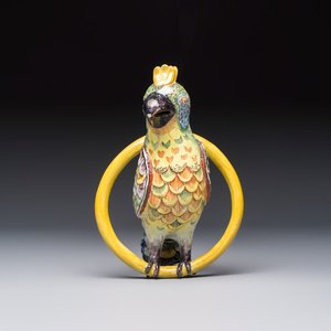 A fine polychrome Dutch Delft model of a parrot on a ring — 照片 5