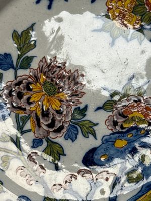 A fine polychrome Dutch Delft plate with floral design — photo 11
