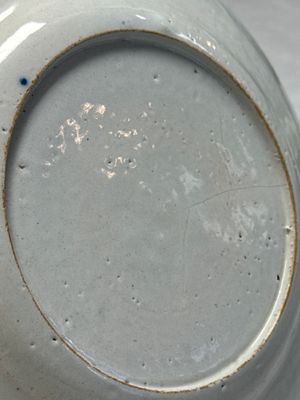 A fine polychrome Dutch Delft plate with floral design — photo 18