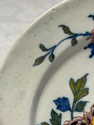 A fine polychrome Dutch Delft plate with floral design — photo 3