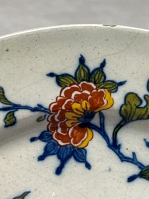A fine polychrome Dutch Delft plate with floral design — photo 4