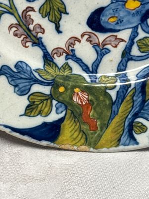 A fine polychrome Dutch Delft plate with floral design — photo 9