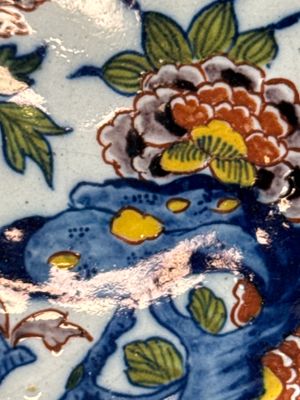 A fine polychrome Dutch Delft plate with floral design — photo 10