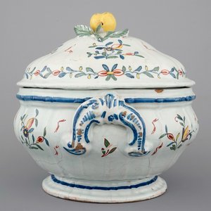 A fine polychrome faience tureen, Quimper, workshop of Caussy, 1750-1770 — 照片 4