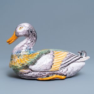 A fine polychrome French faience 'duck' tureen and cover, France, 18th C. — 照片 2