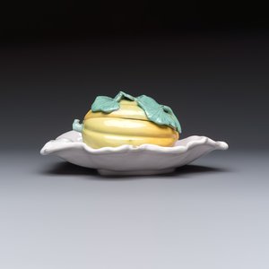 A fine polychrome Schrezheim faience 'Melon' tureen and cover, Germany, 18th C. — 照片 2