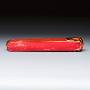 A fine Qajar lacquered papier-mâché pen box or qalamdan — photo 11